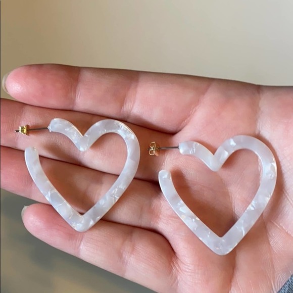 White Pearl Marbled Heart Drop Earrings - Picture 3 of 4